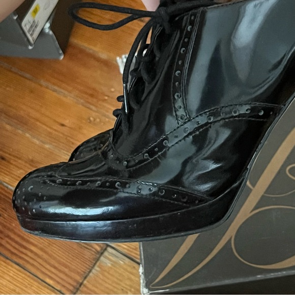 Lace up black patent heels - Picture 3 of 4